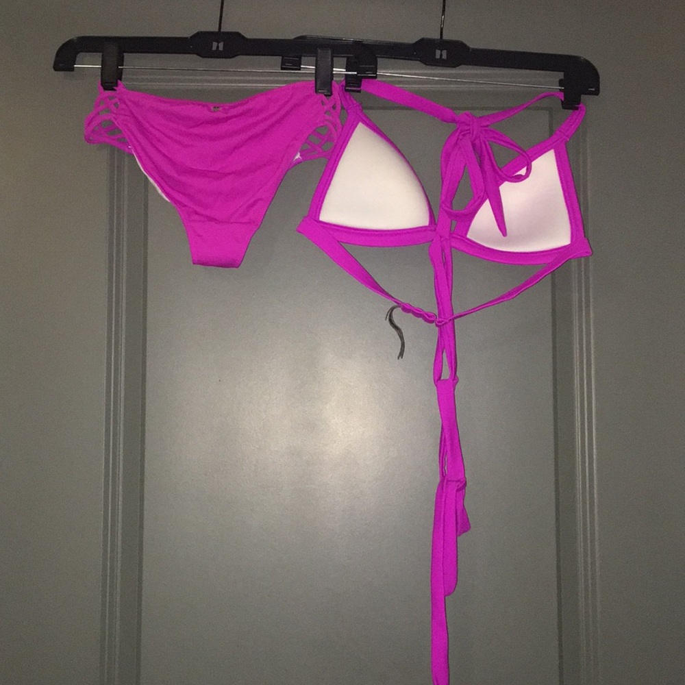 Bikini - Picture 4 of 4